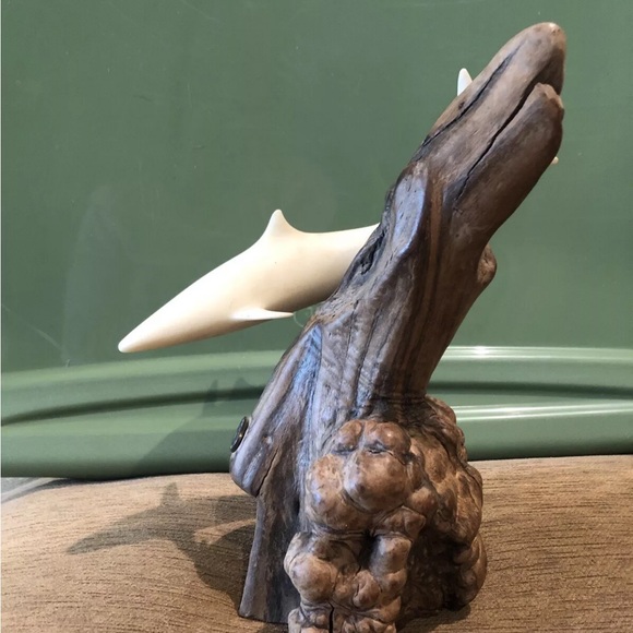 Vintage John Perry Carved Swimming Shark Sculpture on Burl Wood Base 9 In - Picture 5 of 12